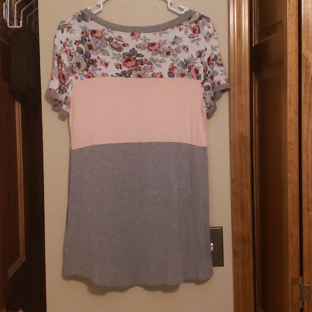 Floral Color Block Tee - Picture 3 of 4